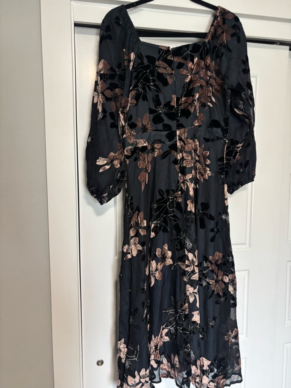 Ivy City Co Black Floral Midi Dress | Medium - Picture 5 of 5